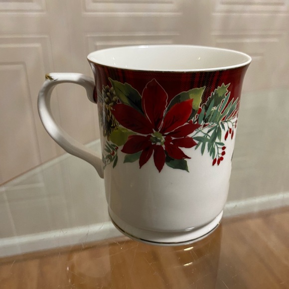 GRACE TEAWARE CHRISTMAS HOLIDAY POINSETTIA COFFEE CUP MUG - - NEW - Picture 4 of 5